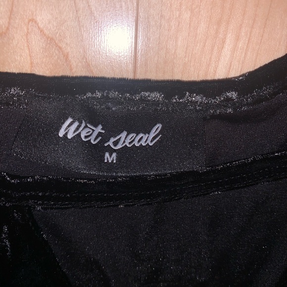 Velvet Keyhole Top - Picture 4 of 4